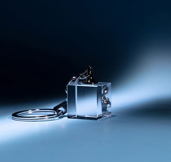 Porte clé en verre en forme de cube